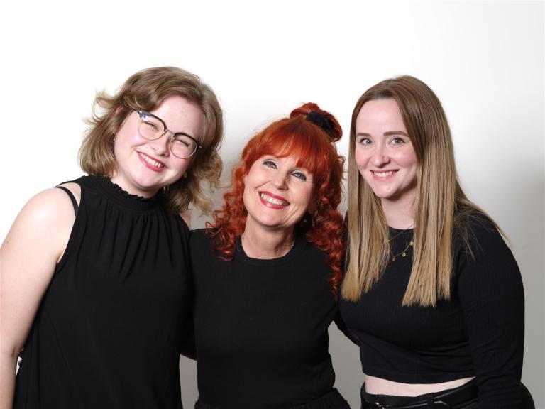 Gruppenbild Annalena, Sabine und Laura